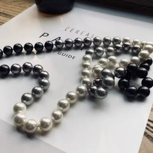 10mm Gradient Color White Gray Black Shell Pearl Necklace 29in - Picture 2 of 14
